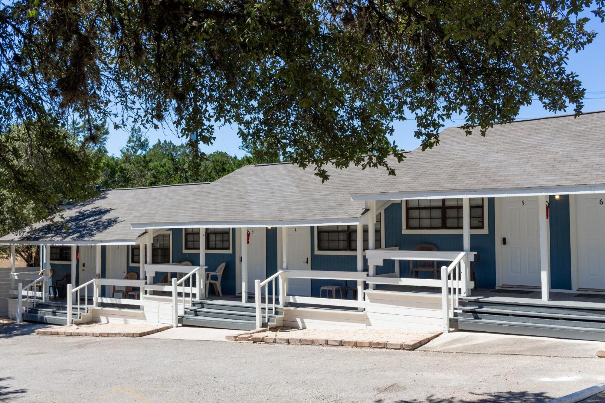 The Claire Hotel Canyon Lake Exterior photo